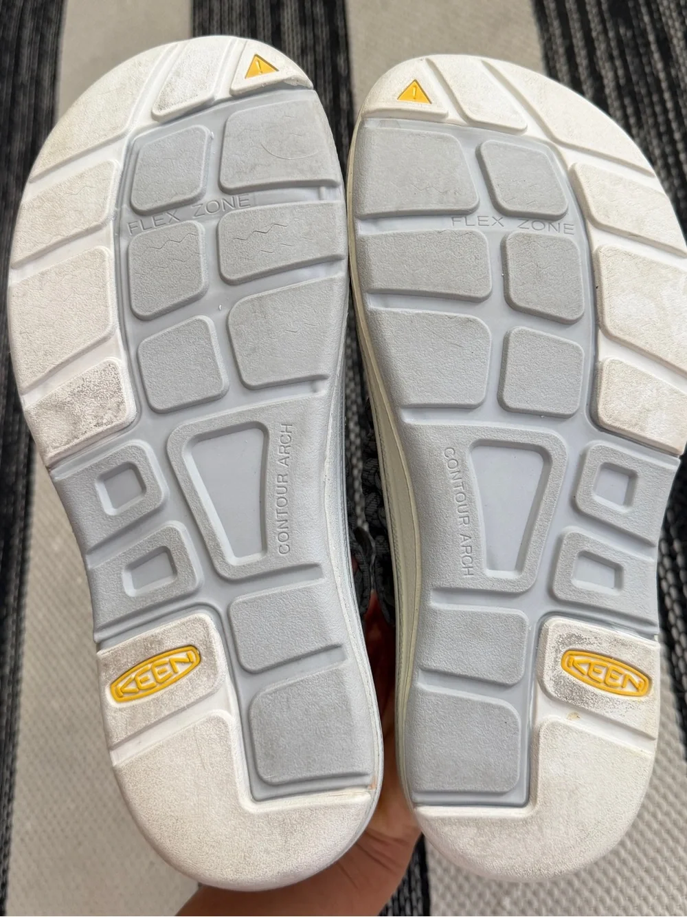 Keen Men's UNEEK Gray Braided Outdoor Sandals with Adjustable Bungee Size 8